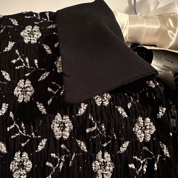 Dressy black blouse with zipper front in flouncy sleeves - Picture 3 of 6